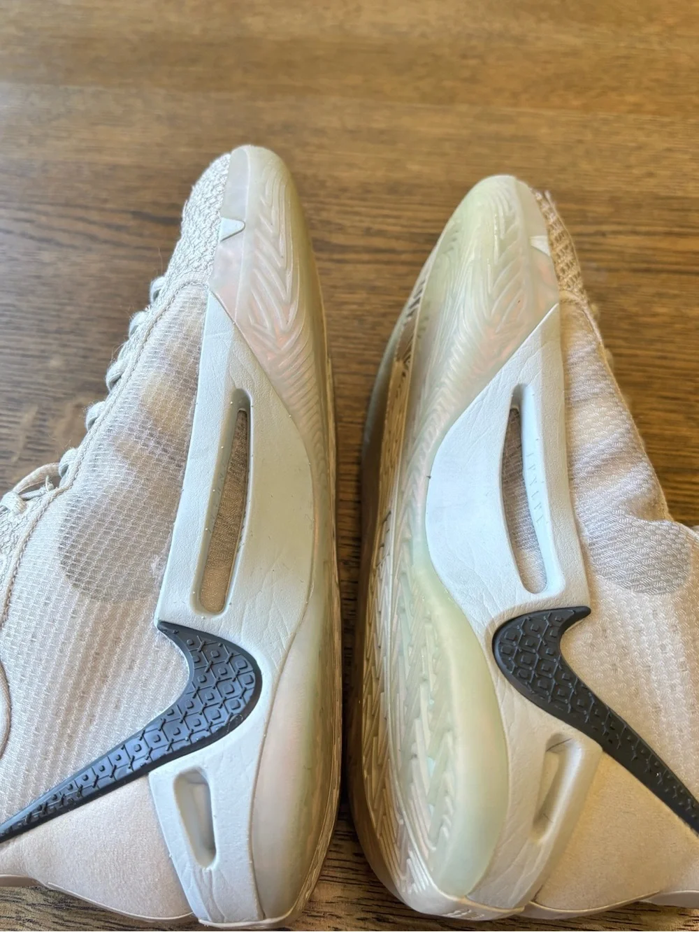 Nike React Hyperset 2 Volleyball Shoes Women’s 7 Beige Volleyball Court Sneakers
